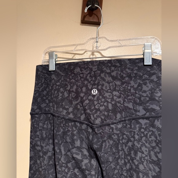 Lululemon Align SHR Pant tight camo size 6 - Picture 8 of 9